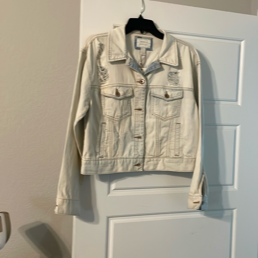 Forever 21 distressed jeans jacket size medium nwt